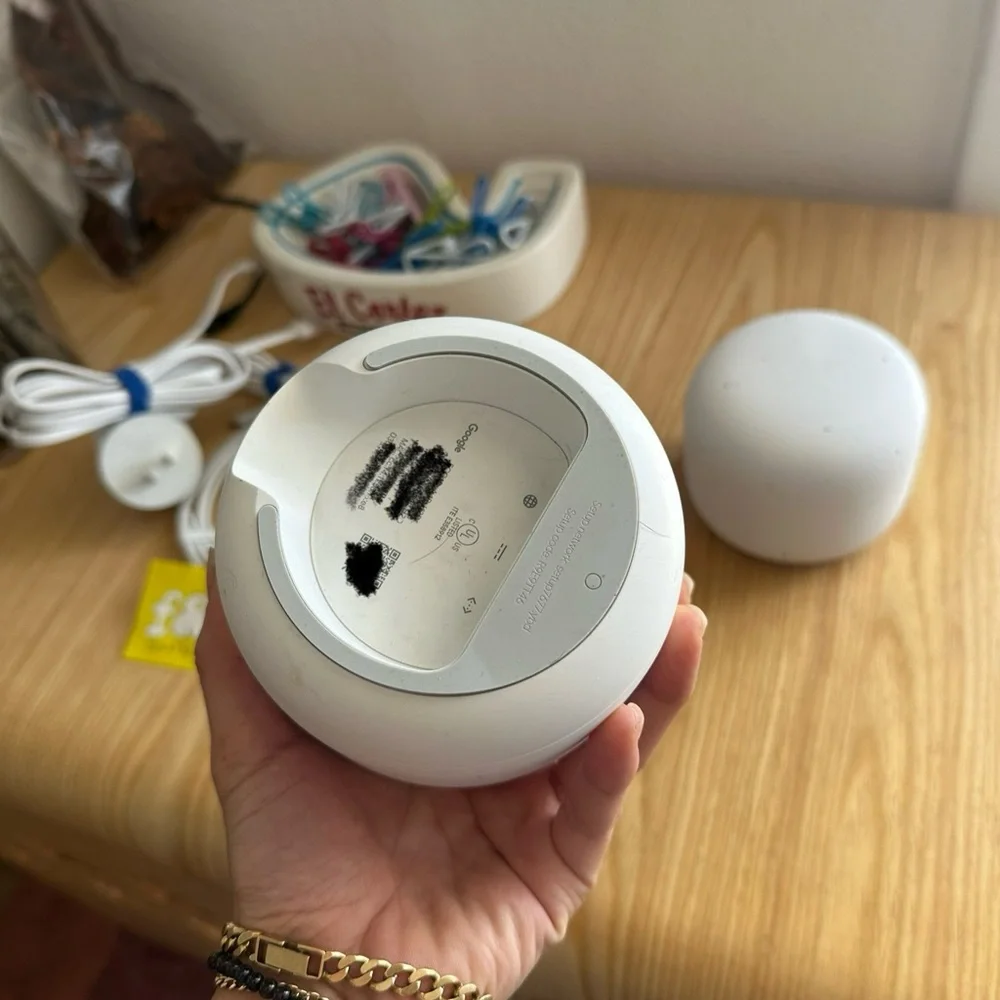 Google Nest Wifi - AC2200 (2nd Gen) Router + Access Point (2-Pack, Snow)